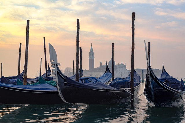 Discover the iconic crafts of Venice